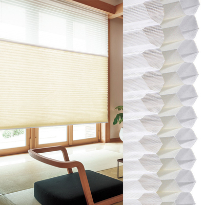 Transforme sus persianas de panal de miel con textura de espacio para una experiencia táctil y sensorial