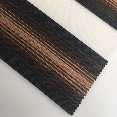 Reforzamiento de ventanas sutil y elegante con tejido ciego de cebra de rayas gris