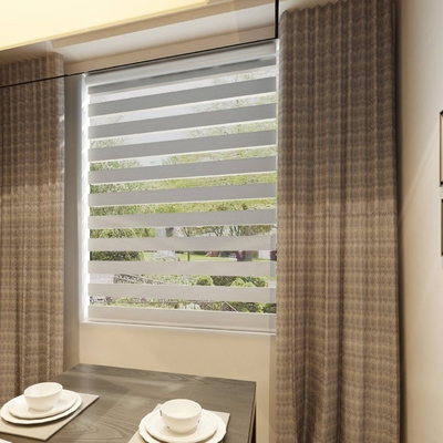 Ventanas de oficina de interiores Zebra persianas de rodillo para el día y la noche Función de tipo abierto manual