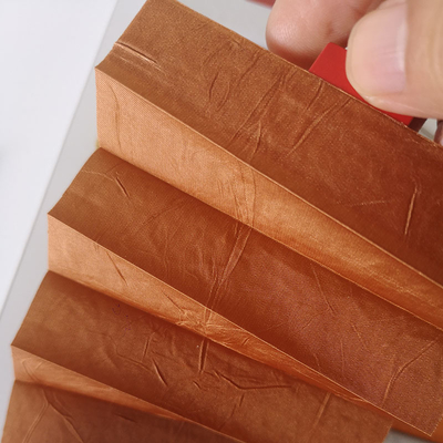 Guía de tela de persianas de plieges personalizables abierta y póngase en contacto con nosotros para una decoración personalizada